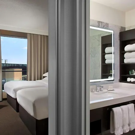 Hilton Suites Toronto-Markham Conference Centre & Spa-2